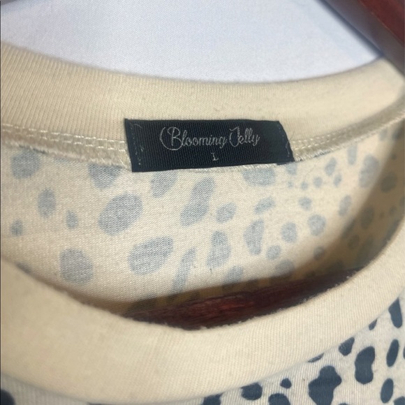 Animal Print Crew Neck Loose Tee - Picture 5 of 5